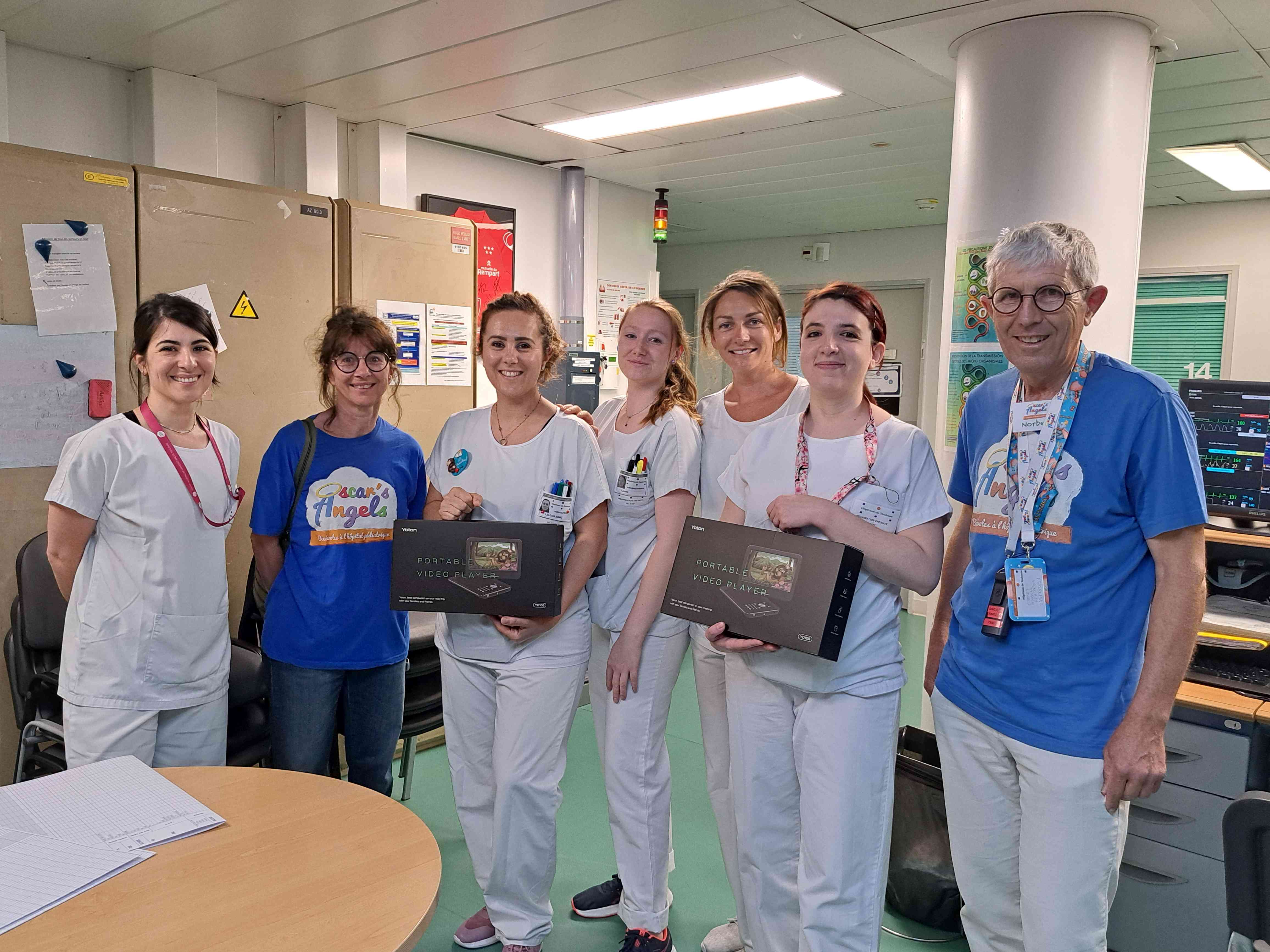 Bénévoles et équipes soignantes